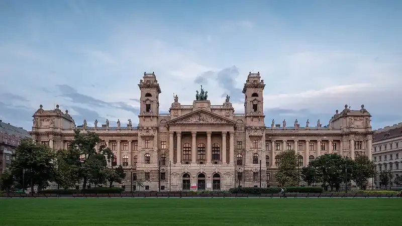 A Kossuth téri Igazságügyi Palota, a korábbi Királyi Curia épülete Budapesten