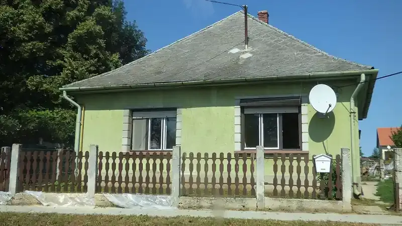 Jellegzetes magyar családi ház (Kádár-kocka) Söréden